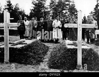 Fernand de Brinon in Katyn, 1943 Foto Stock