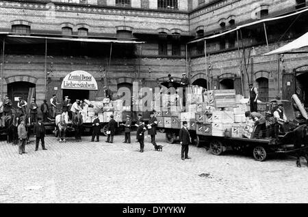 Punto centrale di raccolta per le donazioni di guerra a Berlino, 1915 Foto Stock