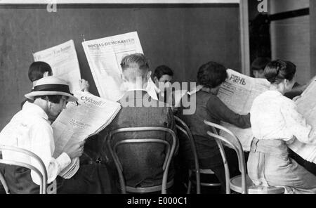 Sala lettura con la stampa internazionale, 1916 Foto Stock