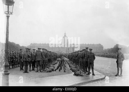 Inglese reggimento di fanteria a Parigi, 1916 Foto Stock