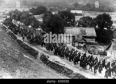 Il trasporto dei prigionieri di guerra russi, 1915 Foto Stock