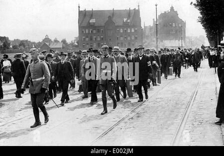 Berlin riservisti sul loro modo alla stazione, 1914 Foto Stock