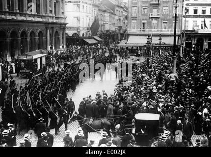 Ritiro dei cittadini Brusslels' Guardia, 1914 Foto Stock