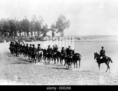 Belgain unità di cavalleria si ritira dalla azione, 1914 Foto Stock