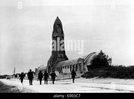 Ossario di Douaumont durante l'occupazione della Francia, 1940 Foto Stock