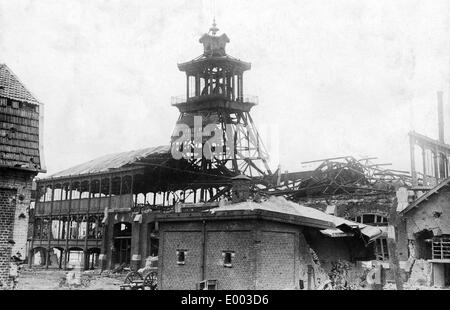 Edificio danneggiato nella lente, 1917 Foto Stock