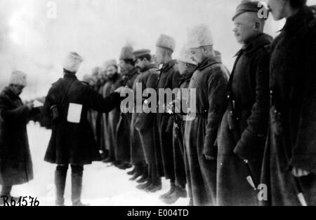 Conferimento del St George Cross su soldati russi Foto Stock