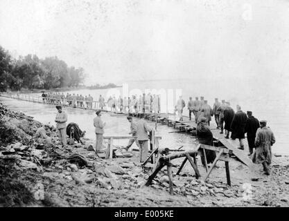 La riparazione di un ponte in Serbia, 1915 Foto Stock