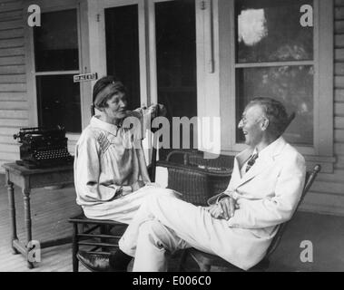 Upton Sinclair con la moglie Maria Craig Sinclair, 1930 Foto Stock