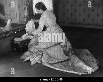 La donna in un abito a strisce, 1935 Foto Stock