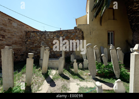 Turco ottomana cimitero con lapidi di marmo castello-fortezza Kastro città di Chios Chios Grecia iniziato nel x secolo da Foto Stock