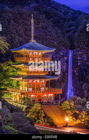 La Nachi, Giappone presso la Nachi Taisha Pagoda e cascata. Foto Stock