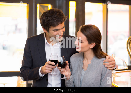 Donna Uomo allegro amante bere il caffè bar Foto Stock