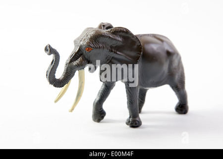 Giocattoli di plastica e le figure a partire da un set di giochi, dinosauri, animali da fattoria e animali da zoo Foto Stock