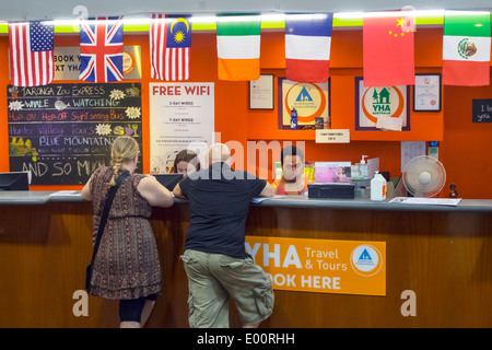 Sydney Australia,Haymarket,Sydney Central YHA,associazione ostello della gioventù,lobby,check-in reception prenotazione registro prenotazioni,World Fla Foto Stock