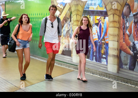 Sydney Australia,nuovo Galles del Sud,Haymarket,Stazione Centrale,ferrovia,linea City Circle,trasporto pubblico,adulti uomo uomo uomo uomo, donna donna Foto Stock