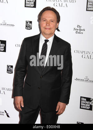 New York, New York, Stati Uniti d'America. 28 apr 2014. Attore BILLY CRYSTAL assiste il Film Society del Lincoln Center quarantunesima edizione annuale premio Chaplin Gala in onore di Rob Reiner tenutosi a Alice Tully Hall presso il Lincoln Center. Credito: Nancy Kaszerman/ZUMAPRESS.com/Alamy Live News Foto Stock