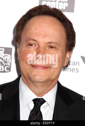 New York, New York, Stati Uniti d'America. 28 apr 2014. Attore BILLY CRYSTAL assiste il Film Society del Lincoln Center quarantunesima edizione annuale premio Chaplin Gala in onore di Rob Reiner tenutosi a Alice Tully Hall presso il Lincoln Center. Credito: Nancy Kaszerman/ZUMAPRESS.com/Alamy Live News Foto Stock