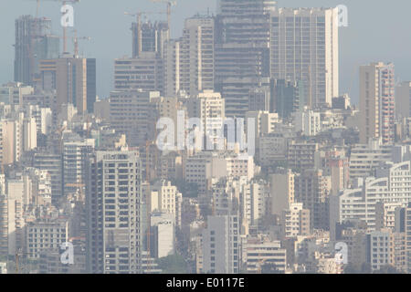 Beirut Libano, 29 aprile 2014 la costruzione di edifici commerciali e sullo skyline di Beirut su un vago mattina Credito: amer ghazzal/Alamy Live News Foto Stock