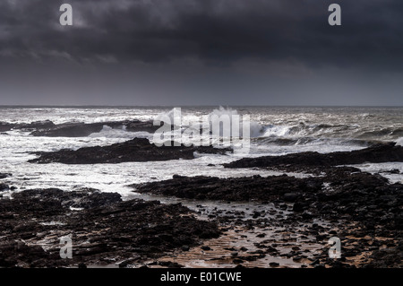 Porth Y Post spiaggia vicino TREARDDUR BAY Anglesey North Wales Foto Stock