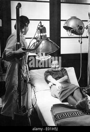 Lampada di calore terapia, 1943 Foto Stock