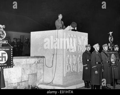 Rudolf Hess al monumento per i tedeschi in Pasewalk, 1937 Foto Stock