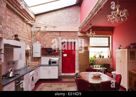 Interior shot del piano terra cucina area in Dalston magazzino e studio di posizioni nella zona est di Londra, Regno Unito. Foto Stock