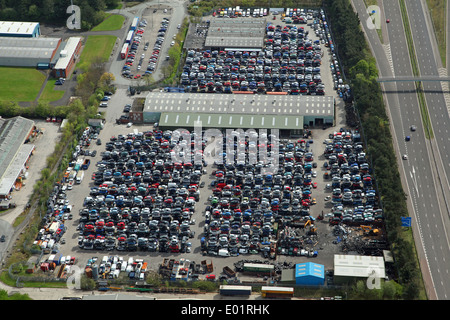 Vista aerea di una macchina grande scrapyard accanto alla M58 a Skelmersdale, Lancashire Foto Stock