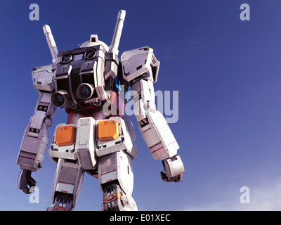 Gundam statua vista posteriore a Diver City, Odaiba, presso Tokyo, Giappone Foto Stock