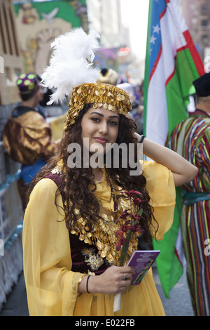 Gli americani iraniano attendere a marzo in persiano parata del giorno lungo Madison Ave. in NYC. Foto Stock