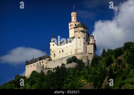 Il castello di gutenfels, aka caub castello, si siede in cima alla città di kaub, Germania Foto Stock