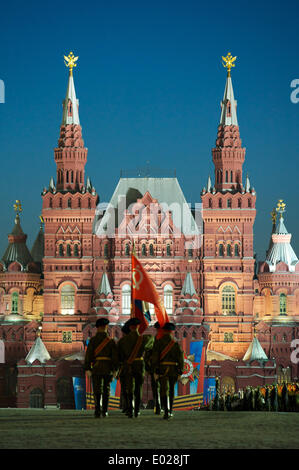 Mosca, Russia. 29 apr 2014. Provate della parata della vittoria sulla Piazza Rossa. La storica vittoria parade, tenutosi a Mosca il 9 maggio 1945 sulla Piazza Rossa per contrassegnare la vittoria sovietica sulla Germania nella grande guerra patriottica. Credito: Anna Sergeeva/ZUMAPRESS.com/Alamy Live News Foto Stock