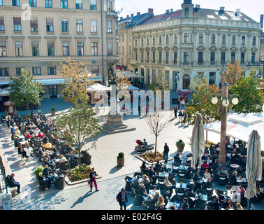 Persone a Petar Preradovic Square a Zagabria. Foto Stock