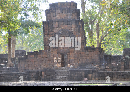 Un antico tempio buddista in Thailandia. Foto Stock