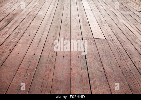 Rosso pavimento in legno prospettiva. Foto di sfondo texture Foto Stock