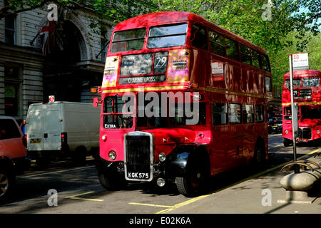 Londra, Regno Unito. 30 apr 2014. Questo 1940s autobus è stato nuovamente in servizio oggi per aiutare durante la metropolitana di Londra sciopero. Credito: Rachel Megawhat/Alamy Live News Foto Stock