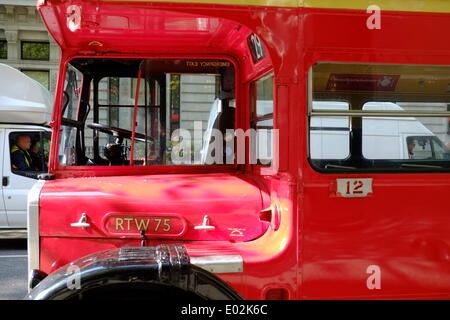 Londra, Regno Unito. 30 apr 2014. Questo 1940s autobus è stato nuovamente in servizio oggi per aiutare durante la metropolitana di Londra sciopero. Credito: Rachel Megawhat/Alamy Live News Foto Stock