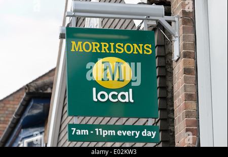 La parte esterna di un Morrisons supermercato locale a Sutton Coldfield, West Midlands. Foto Stock