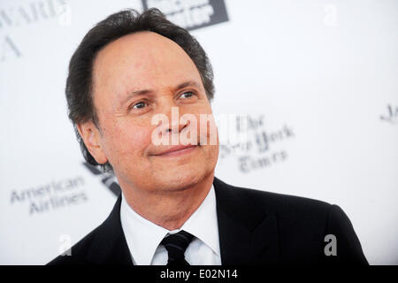 La città di New York. 28 apr 2014. Billy Crystal assiste la quarantunesima edizione annuale premio Chaplin a Gala Avery Fisher Hall presso il Lincoln Center per le Arti dello spettacolo il 28 aprile 2014 a New York City./picture alliance © dpa/Alamy Live News Foto Stock