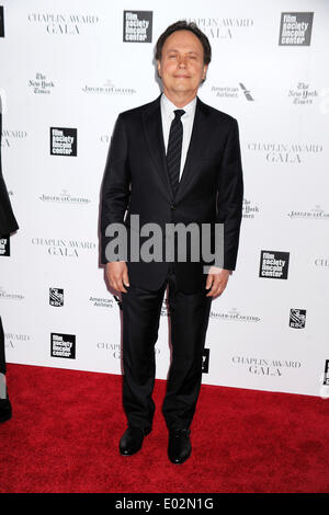 La città di New York. 28 apr 2014. Billy Crystal assiste la quarantunesima edizione annuale premio Chaplin a Gala Avery Fisher Hall presso il Lincoln Center per le Arti dello spettacolo il 28 aprile 2014 a New York City./picture alliance © dpa/Alamy Live News Foto Stock