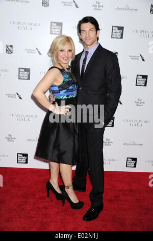 La città di New York. 28 apr 2014. Orfeh e Andy Karl frequentare la quarantunesima edizione annuale premio Chaplin a Gala Avery Fisher Hall presso il Lincoln Center per le Arti dello spettacolo il 28 aprile 2014 a New York City./picture alliance © dpa/Alamy Live News Foto Stock