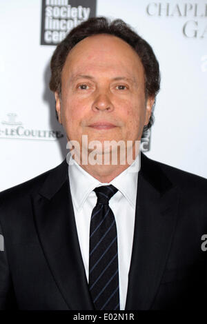 La città di New York. 28 apr 2014. Billy Crystal assiste la quarantunesima edizione annuale premio Chaplin a Gala Avery Fisher Hall presso il Lincoln Center per le Arti dello spettacolo il 28 aprile 2014 a New York City./picture alliance © dpa/Alamy Live News Foto Stock