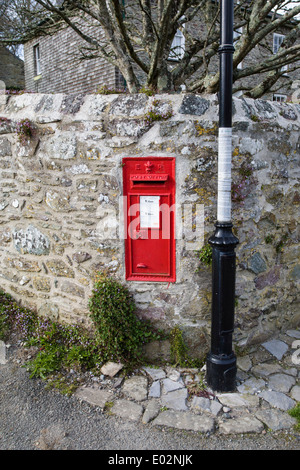 Casella postale in parete, St David's, Pembrokeshire, West Wales Foto Stock