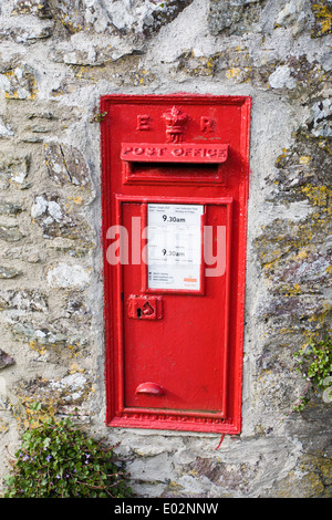 Casella postale in parete, St David's, Pembrokeshire, West Wales Foto Stock