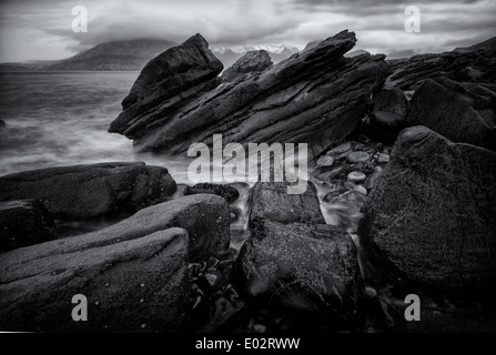 Elgol sul Loch Scavaig Isola di Skye, Black Cuillin montagne in distanza. Ebridi Interne ,Scotland Foto Stock