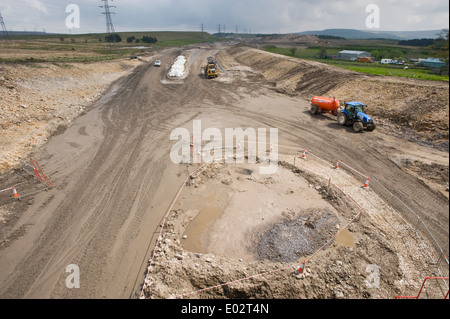 Groundworks in corso sui miglioramenti alla A465 Capi delle valli road a Ebbw Vale Blaenau Gwent South Wales UK Foto Stock