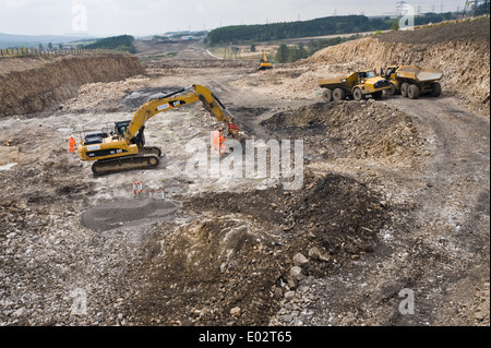 Groundworks in corso sui miglioramenti alla A465 Capi delle valli road a Ebbw Vale Blaenau Gwent South Wales UK Foto Stock