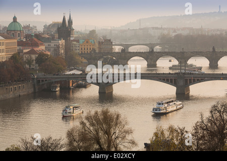 Città vecchia e il fiume Moldava - Praga, Repubblica Ceca Foto Stock