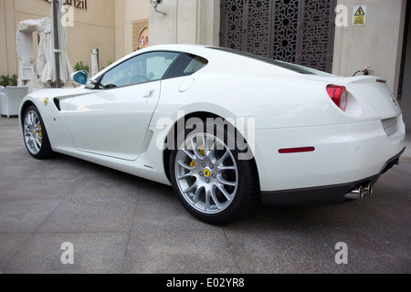 Bianco brillante Ferrari 599 GTB Fiorano Auto sportiva Foto Stock