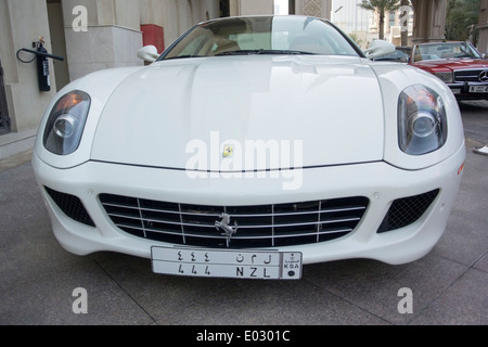 Bianco brillante Ferrari 599 GTB Fiorano Auto sportiva Foto Stock